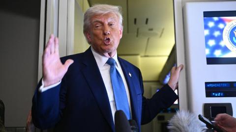 Trump cesó a Comey en mayo de 2017, en medio de una investigación sobre los presuntos vínculos del presidente con una trama rusa para manipular las elecciones.

Para más información del tema, visita: https://www.eleconomista.com.mx/internacionales/trump-denuncia-amenaza-muerte-comey-instagram-20250516-759423.html

¡Síguenos en nuestras redes sociales para mantenerte informado!

Twitter: https://twitter.com/eleconomista 
Facebook: https://www.facebook.com/ElEconomista.mx
Instagram: https://www.instagram.com/eleconomistamx
LinkedIn: https://www.linkedin.com/company/el-economista/

#ElEconomista #EETV