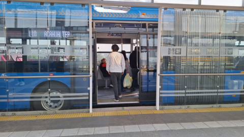 La Línea 11 tiene un trayecto de 18.5 kilómetros que va desde la alcaldía Iztapalapa, en la CDMX, hasta el municipio mexiquense de Chalco. 

Para más información del tema, visita: https://www.eleconomista.com.mx/politica/trolebus-chalco-santa-marta-inicia-operaciones-formalmente-usuarios-pagaran-tarifa-13-pesos-20250518-759549.html

¡Síguenos en nuestras redes sociales para mantenerte informado!

Twitter: https://twitter.com/eleconomista 
Facebook: https://www.facebook.com/ElEconomista.mx
Instagram: https://www.instagram.com/eleconomistamx
LinkedIn: https://www.linkedin.com/company/el-economista/
T

#ElEconomista #EETV