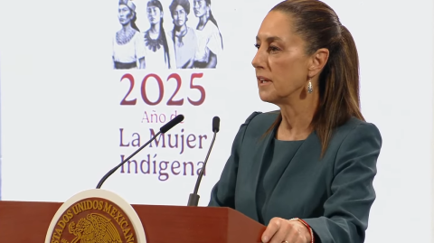 La presidenta Claudia Sheinbaum calificó como “mezquinos” los señalamientos hechos por actores políticos de oposición tras el accidente del buque escuela “Cuauhtémoc” en Nueva York, donde dos cadetes de la Marina perdieron la vida.

Para más información del tema, visita: https://www.eleconomista.com.mx/politica/sheinbaum-califica-mezquindad-criticas-accidente-buque-escuela-cuauhtemoc-20250519-759689.html
Twitter: https://twitter.com/eleconomista 
Sitio web: https://www.eleconomista.com.mx/ 
Facebook: https://www.facebook.com/ElEconomista.mx 

#ElEconomista #CapitalHumano #EETV