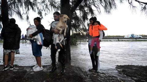 Las intensas lluvias en Argentina han obligado a evacuar a miles de personas.