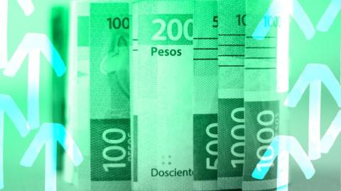 El dólar se debilita en un mercado que evalúa el momento de incertidumbre por el que atraviesa la economía estadounidense, tras una rebaja de la agencia Moody's a la nota soberana de EU y ante un criticado proyecto fiscal.

Para más información del tema, visita: https://www.eleconomista.com.mx/mercados/precio-dolar-hoy-23-mayo-2025-cuanto-cerro-20250523-760503.html

¡Síguenos en nuestras redes sociales para mantenerte informado!

Twitter: https://twitter.com/eleconomista 
Facebook: https://www.facebook.com/ElEconomista.mx
Instagram: https://www.instagram.com/eleconomistamx
LinkedIn: https://www.linkedin.com/company/el-economista/
T

#ElEconomista #EETV