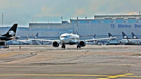 El Aeropuerto Internacional de la Ciudad de México confirmó a través de la red social X que los accesos a ambas terminales fueron liberadas y que sus operaciones se "mantienen activas y en curso".

Para más información del tema, visita: https://www.eleconomista.com.mx/politica/maestros-cnte-retiran-aeropuerto-internacional-ciudad-mexico-20250523-760533.html

¡Síguenos en nuestras redes sociales para mantenerte informado!

Twitter: https://twitter.com/eleconomista 
Facebook: https://www.facebook.com/ElEconomista.mx
Instagram: https://www.instagram.com/eleconomistamx
LinkedIn: https://www.linkedin.com/company/el-economista/

#ElEconomista #EETV