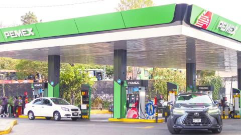 Cuando el petróleo sube, el gobierno otorga más estímulo y cobra menos IEPS; cuando el petróleo baja, se reducen los estímulos y se cobra más impuesto.

Para más información del tema, visita: https://www.eleconomista.com.mx/economia/vuelven-dejar-estimulos-fiscales-gasolinas-diesel-suman-7-semanas-apoyo-20250524-760574.html

¡Síguenos en nuestras redes sociales para mantenerte informado!

Twitter: https://twitter.com/eleconomista 
Facebook: https://www.facebook.com/ElEconomista.mx
Instagram: https://www.instagram.com/eleconomistamx
LinkedIn: https://www.linkedin.com/company/el-economista/
T

#ElEconomista #EETV