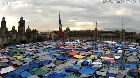 De acuerdo con cifras de la Secretaría de Seguridad Ciudadana (SSC) de la capital, se estima la presencia de unos 12,000 docentes en este concentración.
Para más información del tema, visita: https://www.eleconomista.com.mx/politica/asi-luce-zocalo-cdmx-planton-maestros-cnte-cumple-11-dias-20250525-760628.html
¡Síguenos en nuestras redes sociales para mantenerte informado!
Twitter: https://twitter.com/eleconomista
Facebook: https://www.facebook.com/ElEconomista.mx
Instagram: https://www.instagram.com/eleconomistamx
LinkedIn: https://www.linkedin.com/company/el-economista/
T
#ElEconomista #EETV