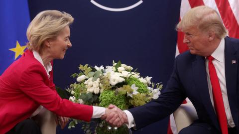 Von der Leyen y Donald Trump.