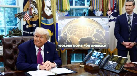 Rusia afirmó que el plan de Donald Trump sobre la creación de un sistema antimisiles al que bautizó como 'Cúpula Dorada' "socava los pilares de la estabilidad estratégica".

Para más información del tema, visita:https://www.eleconomista.com.mx/internacionales/rusia-corea-norte-critican-cupula-dorada-trump-desatara-guerra-nuclear-espacio-20250527-760907.html

¡Síguenos en nuestras redes sociales para mantenerte informado!

Twitter: https://twitter.com/eleconomista 
Facebook: https://www.facebook.com/ElEconomista.mx
Instagram: https://www.instagram.com/eleconomistamx
LinkedIn: https://www.linkedin.com/company/el-economista/

#ElEconomista #EETV