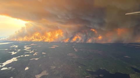 Vista aérea de los incendios forestales en Canadá.