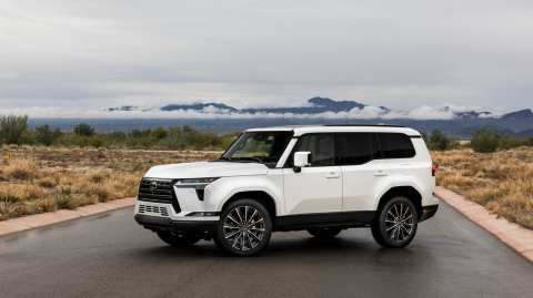 Lexus GX 550.