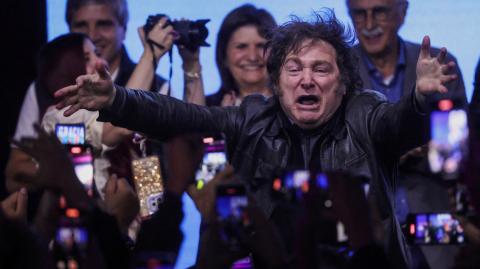 La medida había provocado el repudio de las principales centrales obreras locales, de asociaciones de abogados laboralistas y de centros de estudios legales.