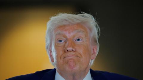 Un grupo de pequeñas empresas pidió que el bloqueo de la mayoría de los aranceles del presidente estadounidense Donald Trump ordenado la semana pasada por un fallo judicial se aplique mientras el gobierno apela la decisión.

Para más información del tema, visita: https://www.eleconomista.com.mx/empresas/pequenas-empresas-piden-suspender-aranceles-trump-apelacion-fallo-judicial-20250602-761822.html

¡Síguenos en nuestras redes sociales para mantenerte informado!

Twitter: https://twitter.com/eleconomista 
Facebook: https://www.facebook.com/ElEconomista.mx
Instagram: https://www.instagram.com/eleconomistamx
LinkedIn: https://www.linkedin.com/company/el-economista/

#ElEconomista #EETV