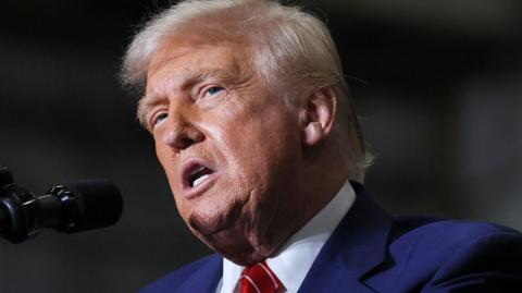 El mandatario agregó que el gobernador Gavin Newsom "entiende perfectamente" que "se impondrán multas a gran escala".

Para más información del tema, visita:https://www.eleconomista.com.mx/internacionales/trump-promete-multar-california-dejar-competir-adolescente-trans-20250603-761978.html

¡Síguenos en nuestras redes sociales para mantenerte informado!

Twitter: https://twitter.com/eleconomista 
Facebook: https://www.facebook.com/ElEconomista.mx
Instagram: https://www.instagram.com/eleconomistamx
LinkedIn: https://www.linkedin.com/company/el-economista/

#ElEconomista #EETV