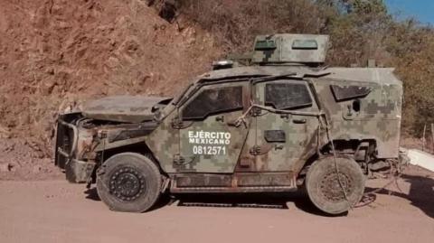 El presidente de Colombia, Gustavo Petro, confirmó este miércoles la participación de más de una decena de compatriotas en un atentado ocurrido hace una semana en el estado de Michoacán que dejó al menos ocho militares mexicanos muertos.

Para más información del tema, visita: https://www.eleconomista.com.mx/internacionales/petro-confirma-participacion-sicarios-colombianos-ataque-mortal-semana-mexico-20250604-762186.html

¡Síguenos en nuestras redes sociales para mantenerte informado!

Twitter: https://twitter.com/eleconomista 
Facebook: https://www.facebook.com/ElEconomista.mx
Instagram: https://www.instagram.com/eleconomistamx
LinkedIn: https://www.linkedin.com/company/el-economista/

#ElEconomista #EETV