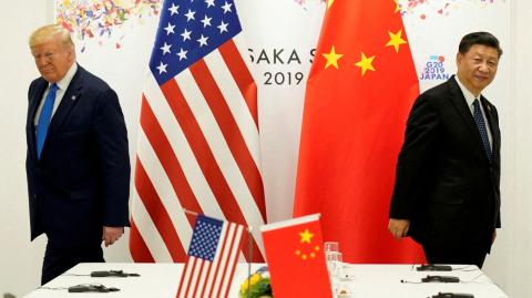Los líderes de Estados Unidos y China acordaron que continuarán los diálogos en una reunión, próxima a confirmarse, para alcanzar un acuerdo sobre la imposición de aranceles que han enfrentado. 

Para más información del tema, visita: https://www.eleconomista.com.mx/economia/trump-xi-acuerdan-continuar-conversaciones-resolver-disputa-aranceles-20250605-762385.html

¡Síguenos en nuestras redes sociales para mantenerte informado!

Twitter: https://twitter.com/eleconomista 
Facebook: https://www.facebook.com/ElEconomista.mx
Instagram: https://www.instagram.com/eleconomistamx
LinkedIn: https://www.linkedin.com/company/el-economista/

#ElEconomista #EETV #Aranceles #Trump #Xi