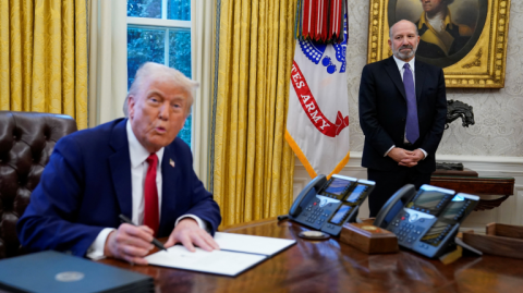 El presidente de Estados Unidos, Donald Trump, dijo este viernes que tres funcionarios de su gabinete se reunirán con representantes de China en Londres el próximo lunes 9 de junio para discutir un acuerdo comercial.

Para más información del tema, visita: https://www.eleconomista.com.mx/empresas/trump-adelanta-bessent-lutnick-greer-tendran-platicas-comerciales-china-londres-20250606-762566.html

¡Síguenos en nuestras redes sociales para mantenerte informado!

Twitter: https://twitter.com/eleconomista 
Facebook: https://www.facebook.com/ElEconomista.mx
Instagram: https://www.instagram.com/eleconomistamx
LinkedIn: https://www.linkedin.com/company/el-economista/
T

#ElEconomista #EETV #China #Trump