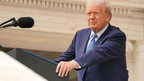 La fiscal general estadounidense afirmó que cuando cumpla la condena por su cargos en EU, regresará a su país de origen.
Para más información del tema, visita:
https://www.eleconomista.com.mx/internacionales/trump-asegura-decidio-traer-vuelta-deportado-error-salvador-20250607-762674.html
¡Síguenos en nuestras redes sociales para mantenerte informado!
Twitter: https://twitter.com/eleconomista
Facebook: https://www.facebook.com/ElEconomista.mx
Instagram: https://www.instagram.com/eleconomistamx
LinkedIn: https://www.linkedin.com/company/el-economista/
T
#ElEconomista #EETV