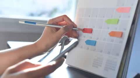 En el calendario propuesto por la SEP, se agregaría una semana más de descanso como reconocimiento al tiempo que los profesores invierten.

Para más información del tema, visita: https://www.eleconomista.com.mx/politica/sep-esto-nuevo-calendario-escolar-2025-2026-semana-vacaciones-20250608-762616.html

¡Síguenos en nuestras redes sociales para mantenerte informado!

Twitter: https://twitter.com/eleconomista 
Facebook: https://www.facebook.com/ElEconomista.mx
Instagram: https://www.instagram.com/eleconomistamx
LinkedIn: https://www.linkedin.com/company/el-economista/
T

#ElEconomista #EETV #SEP
