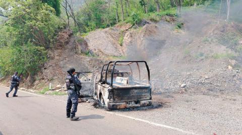 La presidenta de México, Claudia Sheinbaum, aseguró la mañana de este martes que los policías que incursionaron en Guatemala durante una persecución que culminó con cuatro muertos deben ser sancionados.

Para más información del tema, visita: https://www.eleconomista.com.mx/politica/sheinbaum-pide-sancionar-policias-mexicanos-incursionaron-guatemala-20250610-763016.html

¡Síguenos en nuestras redes sociales para mantenerte informado!

Twitter: https://twitter.com/eleconomista 
Facebook: https://www.facebook.com/ElEconomista.mx
Instagram: https://www.instagram.com/eleconomistamx
LinkedIn: https://www.linkedin.com/company/el-economista/

#ElEconomista #EETV