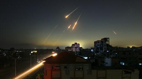 Bombardeo en el centro de la Franja de Gaza.