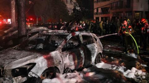 Israel e Irán lanzaron nuevos ataques este domingo, matando e hiriendo a civiles y aumentando la preocupación por un conflicto regional más amplio, y ambos ejércitos instaron a los civiles del bando contrario a tomar precauciones contra nuevos ataques.
Para más información del tema, visita: https://www.eleconomista.com.mx/internacionales/donald-trump-espera-israel-e-iran-puedan-lograr-alto-fuego-20250615-763798.html
¡Síguenos en nuestras redes sociales para mantenerte informado!
Twitter: https://twitter.com/eleconomista
Facebook: https://www.facebook.com/ElEconomista.mx
Instagram: https://www.instagram.com/eleconomistamx
LinkedIn: https://www.linkedin.com/company/el-economista/
#ElEconomista #EETV #ConflictoIsraelIrán