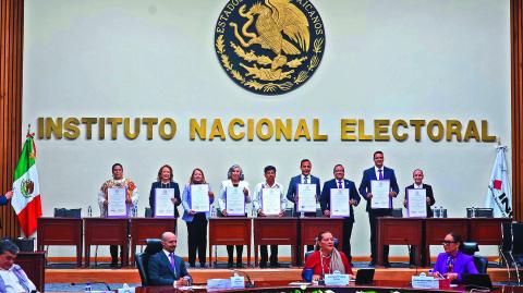 Durante más de cuatro horas el Consejo General del INE discutió sobre la posible invalidez de la elección de ministros.
