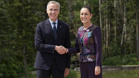 La presidenta Claudia Sheinbaum fue recibida este martes por el primer ministro canadiense, Mark Carney, en el marco de la Cumbre del G7.