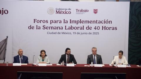 En la Ciudad de México sigue siendo necesario el proceso de cambio pues hay 759 personas que exceden las 49 horas de trabajo.

Para más información del tema, visita: https://www.eleconomista.com.mx/capital-humano/arrancan-foros-sobre-jornada-laboral-objetivo-acercar-posturas-20250619-764474.html

¡Síguenos en nuestras redes sociales para mantenerte informado!

Twitter: https://twitter.com/eleconomista 
Facebook: https://www.facebook.com/ElEconomista.mx
Instagram: https://www.instagram.com/eleconomistamx
LinkedIn: https://www.linkedin.com/company/el-economista/

#ElEconomista #EETV