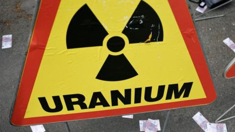 Para una bomba lanzada por misil, el reto tecnológico es doble: balístico y de miniaturización.

Para más información del tema, visita: https://www.eleconomista.com.mx/internacionales/conflicto-israel-iran-fabricar-arma-nuclear-minas-uranio-miniaturizacion-20250621-764621.html

¡Síguenos en nuestras redes sociales para mantenerte informado!

Twitter: https://twitter.com/eleconomista 
Facebook: https://www.facebook.com/ElEconomista.mx
Instagram: https://www.instagram.com/eleconomistamx
LinkedIn: https://www.linkedin.com/company/el-economista/
T

#ElEconomista #EETV