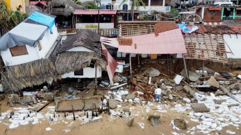 Oaxaca, Guerrero fueron las entidades donde se reportaron los mayores daños.

Para más información del tema, visita: https://www.eleconomista.com.mx/politica/balance-general-mexico-paso-huracan-erick-20250622-764697.html 

¡Síguenos en nuestras redes sociales para mantenerte informado!

Twitter: https://twitter.com/eleconomista 
Facebook: https://www.facebook.com/ElEconomista.mx
Instagram: https://www.instagram.com/eleconomistamx
LinkedIn: https://www.linkedin.com/company/el-economista/

#ElEconomista #EETV #HuracánErick