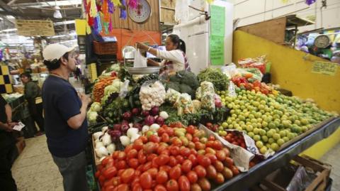 El CEESP comentó que después de un periodo que la economía mexicana apuntaba a una reactivación más rápida, la economía se desacelera.

Para más información del tema, visita: https://www.eleconomista.com.mx/empresas/conflictos-armados-incrementar-precios-productos-combustibles-advierte-concanaco-20250622-764800.html

¡Síguenos en nuestras redes sociales para mantenerte informado!

Twitter: https://twitter.com/eleconomista 
Facebook: https://www.facebook.com/ElEconomista.mx
Instagram: https://www.instagram.com/eleconomistamx
LinkedIn: https://www.linkedin.com/company/el-economista/
T

#ElEconomista #EETV