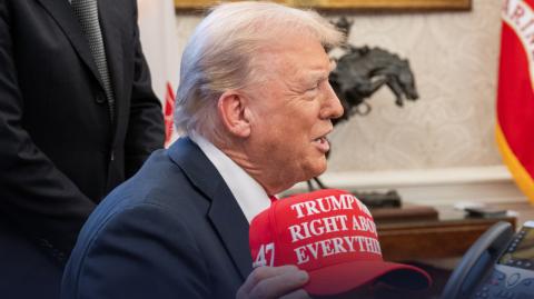 El presidente de EU consideró que el conflicto entre Israel e Irán debería llamarse "La guerra de los 12 días".

Para más información del tema, visita: https://www.eleconomista.com.mx/internacionales/trump-dice-iran-e-israel-acuerdan-alto-fuego-20250623-764966.html

¡Síguenos en nuestras redes sociales para mantenerte informado!

Twitter: https://twitter.com/eleconomista 
Facebook: https://www.facebook.com/ElEconomista.mx
Instagram: https://www.instagram.com/eleconomistamx
LinkedIn: https://www.linkedin.com/company/el-economista/

#ElEconomista #EETV