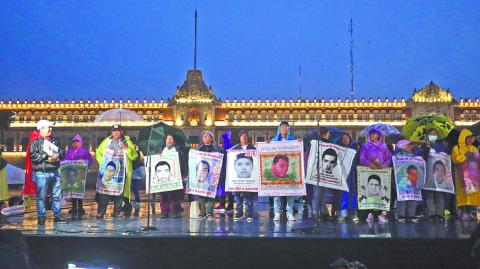 La Suprema Corte de Justicia de la Nación no aclaró el plazo en que la fiscalía debe cumplir con la orden.

Para más información del tema, visita: https://www.eleconomista.com.mx/politica/caso-ayotzinapa-suprema-corte-ordena-fgr-publico-expediente-20250625-765309.html

¡Síguenos en nuestras redes sociales para mantenerte informado!

Twitter: https://twitter.com/eleconomista 
Facebook: https://www.facebook.com/ElEconomista.mx
Instagram: https://www.instagram.com/eleconomistamx
LinkedIn: https://www.linkedin.com/company/el-economista/

#ElEconomista #EETV  #Ayotzinapa