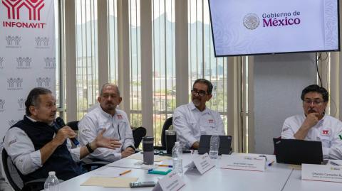 Octavio Romero, director del Infonavit, en reunión con autoridades del norte del país