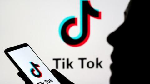 El presidente ha dicho anteriormente que le gusta la aplicación de videos compartidos.
Para más información del tema, visita: https://www.eleconomista.com.mx/tecnologia/comprador-tiktok-dice-trump-20250629-765779.html
¡Síguenos en nuestras redes sociales para mantenerte informado!
Twitter: https://twitter.com/eleconomista
Facebook: https://www.facebook.com/ElEconomista.mx
Instagram: https://www.instagram.com/eleconomistamx
LinkedIn: https://www.linkedin.com/company/el-economista/
T
#ElEconomista #EETV