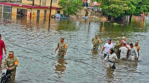 La tormenta tropical Flossie continuará generando lluvias intensas en varios estados del Pacífico, con riesgo de deslaves, desbordamientos e inundaciones.

Para más información del tema, visita: https://www.eleconomista.com.mx/politica/flossie-provocara-lluvias-torrenciales-guerrero-mantiene-riesgo-pacifico-mexicano-20250630-765903.html 

¡Síguenos en nuestras redes sociales para mantenerte informado!

Twitter: https://twitter.com/eleconomista 
Facebook: https://www.facebook.com/ElEconomista.mx
Instagram: https://www.instagram.com/eleconomistamx
LinkedIn: https://www.linkedin.com/company/el-economista/

#ElEconomista #EETV