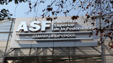 La Auditoría Superior de la Federación (ASF) detectó posibles irregularidades por más de 770 millones de pesos como parte de la primera revisión que realiza a la Cuenta Pública 2024; de esta cifra ha logrado recuperar unos 107.9 millones de pesos, por lo que faltan por aclarar más de 662.2 millones de pesos.
Para más información del tema, visita: https://www.eleconomista.com.mx/politica/asf-detecta-662-millones-pesos-irregulares-primera-revision-cuenta-publica-20250630-765933.html
¡Síguenos en nuestras redes sociales para mantenerte informado!
Twitter: https://twitter.com/eleconomista
Facebook: https://www.facebook.com/ElEconomista.mx
Instagram: https://www.instagram.com/eleconomistamx
LinkedIn: https://www.linkedin.com/company/el-economista/
#ElEconomista #EETV