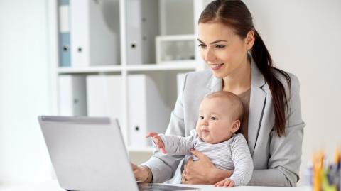 No existe una prohibición legal para llevar hijos al trabajo.