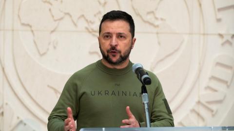En todo caso, ha incidido en que en Rusia las decisiones recaen exclusivamente en las manos de Putin por lo que ha señalado la necesidad de mantener un encuentro cara a cara con el presidente ruso

Para más información del tema, visita: https://www.eleconomista.com.mx/internacionales/zelenski-cuenta-apoyo-eu-continue-futuro-espera-hablar-pronto-trump-20250703-766571.html 

¡Síguenos en nuestras redes sociales para mantenerte informado!

Twitter: https://twitter.com/eleconomista 
Facebook: https://www.facebook.com/ElEconomista.mx
Instagram: https://www.instagram.com/eleconomistamx
LinkedIn: https://www.linkedin.com/company/el-economista/

#ElEconomista #EETV