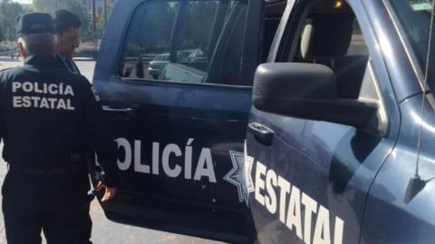 El sospechoso portaba una placa y credencial que lo identificaban como parte de la Agencia Central de Inteligencia (CIA por sus siglas en inglés).

Para más información del tema, visita: https://www.eleconomista.com.mx/politica/policias-detienen-edomex-estadounidense-le-aseguran-pequeno-arsenal-20250705-766845.html 

¡Síguenos en nuestras redes sociales para mantenerte informado!

Twitter: https://twitter.com/eleconomista 
Facebook: https://www.facebook.com/ElEconomista.mx
Instagram: https://www.instagram.com/eleconomistamx
LinkedIn: https://www.linkedin.com/company/el-economista/

#ElEconomista #EETV #EstadodeMéxico
