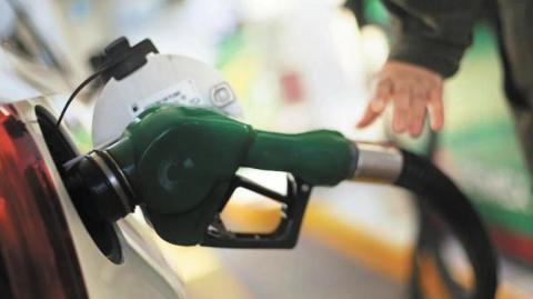 Van 13 semanas consecutivas sin estímulos fiscales para las gasolinas y el diésel.

Para más información del tema, visita: https://www.eleconomista.com.mx/economia/cuanto-vende-gasolina-magna-20250706-766881.html

¡Síguenos en nuestras redes sociales para mantenerte informado!

Twitter: https://twitter.com/eleconomista 
Facebook: https://www.facebook.com/ElEconomista.mx
Instagram: https://www.instagram.com/eleconomistamx
LinkedIn: https://www.linkedin.com/company/el-economista/
T

#ElEconomista #EETV