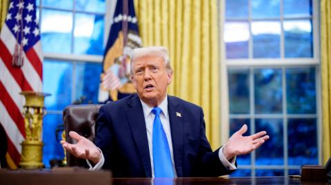 El presidente Donald Trump bajó a alrededor de la mitad los aranceles de Estados Unidos a Vietnam y la Unión Europea en comparación con las tarifas recíprocas que anunció en abril, mientras presiona a Japón y Corea del Sur a llegar a acuerdos comerciales.
Para más información del tema, visita: https://www.eleconomista.com.mx/empresas/trump-baja-mitad-aranceles-vietnam-ue-presiona-japon-corea-sur-20250707-767029.html
¡Síguenos en nuestras redes sociales para mantenerte informado!
Twitter: https://twitter.com/eleconomista
Facebook: https://www.facebook.com/ElEconomista.mx
Instagram: https://www.instagram.com/eleconomistamx
LinkedIn: https://www.linkedin.com/company/el-economista/
#ElEconomista #EETV