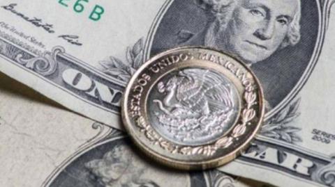 Los datos de precios fortalecieron al dólar, ante las apuestas de que la Reserva Federal mantendrá sin cambios las tasas por lo menos hasta septiembre.