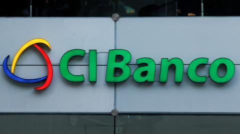 CIBanco informó este miércoles que varias sanciones en su contra impuestas en junio por la CNBV están desvinculadas de las recientes acusaciones de Estados Unidos contra esa y otras dos entidades financieras por supuestas prácticas de lavado de dinero.

Para más información del tema, visita: https://www.eleconomista.com.mx/sectorfinanciero/cibanco-aclara-multas-cnbv-son-anteriores-visitas-acusaciones-tesoro-20250716-768428.html

¡Síguenos en nuestras redes sociales para mantenerte informado!

Twitter: https://twitter.com/eleconomista 
Facebook: https://www.facebook.com/ElEconomista.mx
Instagram: https://www.instagram.com/eleconomistamx
LinkedIn: https://www.linkedin.com/company/el-economista/

#ElEconomista #EETV