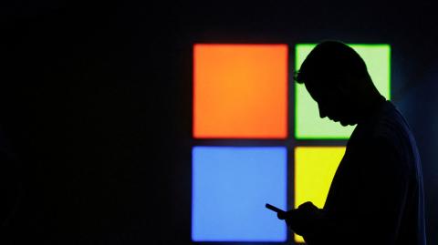 El ataque global al software de servidor de Microsoft, utilizado por miles de organismos públicos y empresas para compartir documentos dentro de las organizaciones, podría ser obra de un único actor, según un investigador de ciberseguridad.

Para más información del tema, visita: https://www.eleconomista.com.mx/tecnologia/ciberataque-servidores-sharepoint-microsoft-deberse-unico-actor-20250721-769046.html

¡Síguenos en nuestras redes sociales para mantenerte informado!

Twitter: https://twitter.com/eleconomista 
Facebook: https://www.facebook.com/ElEconomista.mx
Instagram: https://www.instagram.com/eleconomistamx
LinkedIn: https://www.linkedin.com/company/el-economista/

#ElEconomista #EETV