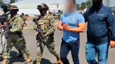 El titular de la Secretaría de Seguridad y Protección Ciudadana detalló que la detención se realizó en un operativo coordinado en Jalisco, con la participación de elementos de la Secretaría de Marina (Semar), la Secretaría de la Defensa, la Fiscalía General de la República y la SSPC.

Para más información del tema, visita: https://www.eleconomista.com.mx/politica/garcia-harfuch-confirma-detencion-presunto-lider-barredora-20250723-769488.html

¡Síguenos en nuestras redes sociales para mantenerte informado!

Twitter: https://twitter.com/eleconomista 
Facebook: https://www.facebook.com/ElEconomista.mx
Instagram: https://www.instagram.com/eleconomistamx
LinkedIn: https://www.linkedin.com/company/el-economista/

#ElEconomista #EETV #GarcíaHarfuch