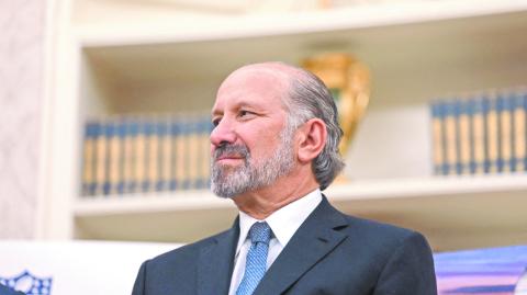 El secretario de Comercio estadounidense, Howard Lutnick, dijo este jueves que TikTok tendrá que dejar de operar en Estados Unidos si China no aprueba un acuerdo para la venta de la aplicación de videos cortos que usan unos 170 millones de estadounidenses.

Para más información del tema, visita: https://www.eleconomista.com.mx/empresas/tiktok-dejara-operar-eu-china-aprueba-acuerdo-venta-lutnick-20250724-769633.html

¡Síguenos en nuestras redes sociales para mantenerte informado!

Twitter: https://twitter.com/eleconomista 
Facebook: https://www.facebook.com/ElEconomista.mx
Instagram: https://www.instagram.com/eleconomistamx
LinkedIn: https://www.linkedin.com/company/el-economista/

#ElEconomista #EETV