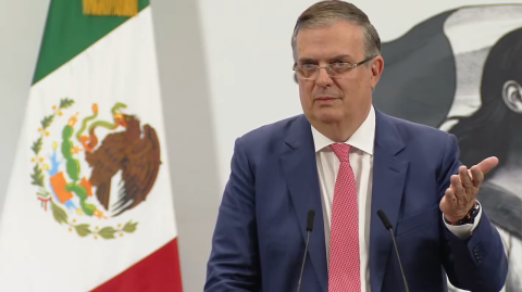 Marcelo Ebrard explicó que las “barreras no arancelarias” mencionadas por Donald Trump se refieren a regulaciones comerciales no tributarias.

Para más información del tema, visita: https://www.eleconomista.com.mx/politica/ebrard-aclara-son-barreras-arancelarias-trump-pidio-eliminar-acuerdo-mexico-20250731-770662.html 

¡Síguenos en nuestras redes sociales para mantenerte informado!

Twitter: https://twitter.com/eleconomista 
Facebook: https://www.facebook.com/ElEconomista.mx
Instagram: https://www.instagram.com/eleconomistamx
LinkedIn: https://www.linkedin.com/company/el-economista/

#ElEconomista #EETV