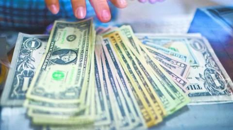 Las familias mexicanas receptoras de remesas observaron la entrada de 5,201 millones de dólares en junio, según información recabada por el Banxico.

Para más información del tema, visita: https://www.eleconomista.com.mx/sectorfinanciero/mexicanos-registran-entrada-remesas-5-201-millones-dolares-junio-16-20250801-770845.html

¡Síguenos en nuestras redes sociales para mantenerte informado!

Twitter: https://twitter.com/eleconomista 
Facebook: https://www.facebook.com/ElEconomista.mx
Instagram: https://www.instagram.com/eleconomistamx
LinkedIn: https://www.linkedin.com/company/el-economista/
T

#ElEconomista #EETV
