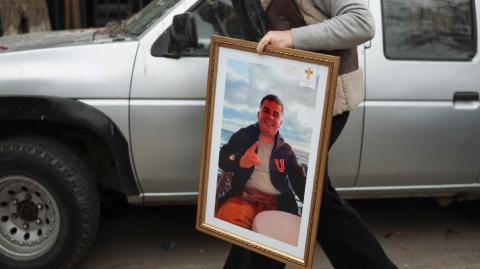 El fiscal Aquiles Cubillos, de la Región de O'Higgins, anunció el hallazgo del cuerpo del quinto minero atrapado.

Para más información del tema, visita: https://www.eleconomista.com.mx/internacionales/mueren-cinco-trabajadores-atrapados-mina-teniente-chilena-codelco-20250803-771034.html

¡Síguenos en nuestras redes sociales para mantenerte informado!

Twitter: https://twitter.com/eleconomista 
Facebook: https://www.facebook.com/ElEconomista.mx
Instagram: https://www.instagram.com/eleconomistamx
LinkedIn: https://www.linkedin.com/company/el-economista/

#ElEconomista #EETV #ElTeniente #Mineros