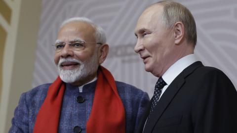India economizó miles de millones de dólares en las importaciones energéticas, lo que facilitó que los precios internos del combustible permanecieran relativamente estables.