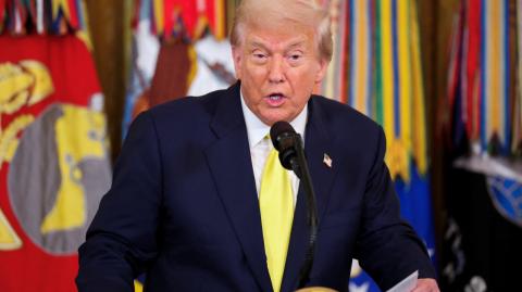 Distintas organizaciones de derechos civiles han cuestionado los vuelos de deportación impulsados por Trump al alegar que el proceso no permite audiencias.

Para más información del tema, visita: https://www.eleconomista.com.mx/internacionales/tribunal-paraliza-proceso-desacato-administracion-trump-frenar-deportaciones-20250808-771882.html

Twitter: https://twitter.com/eleconomista   
Sitio web: https://www.eleconomista.com.mx/   
Facebook: https://www.facebook.com/ElEconomista.mx   
 
#ElEconomista#EETV